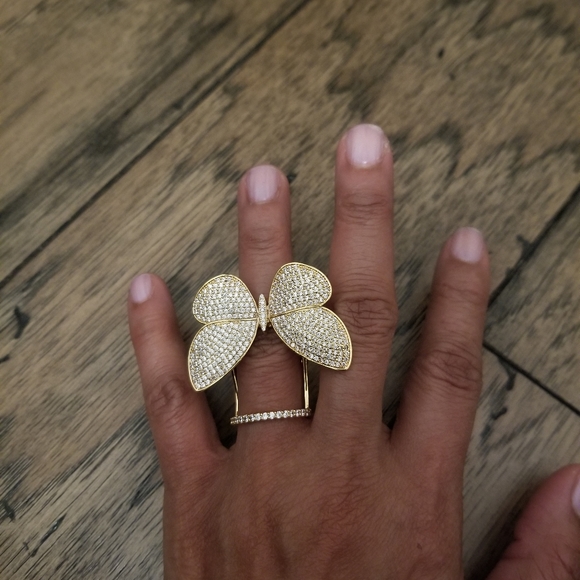 Moving Paved Butterfly Ring Gold Size 5 or 5.5 - Picture 11 of 14